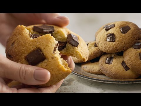 Видео: Американское ПЕЧЕНЬЕ с шоколадом КУКИС 🍪 Вкусно! Очень просто! 👌 Готовим вместе с Лизой Глинской 😋