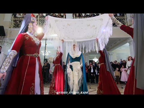 Видео: ЗНАКОМСТВО С НЕВЕСТОЙ НА БАЛКАРСКОЙ СВАДЬБЕ (ВИДЕОСТУДИЯ "КАДР")