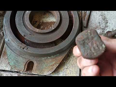 Видео: Востонавливаю станочные тиски, точу винт, делаю заднюю крышку.