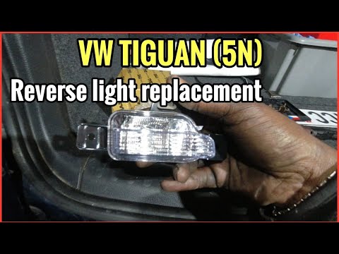 Видео: Замена фонаря заднего хода Volkswagen Tiguan (5N, 2007-2018)