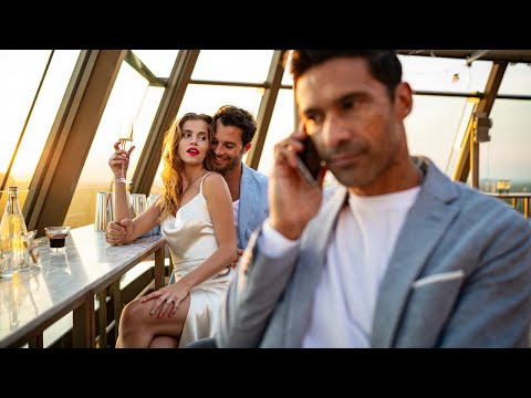 Видео: На нашей годовщине она сказала: «Забыла, пошла гулять с девчонками», — поэтому я сел позади неё в...