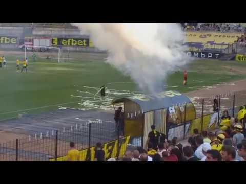 Видео: Феновете на Миньор Перник по време на честването на 100-годишнината