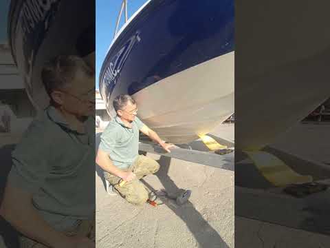Видео: Кильгард на пластиковую лодку