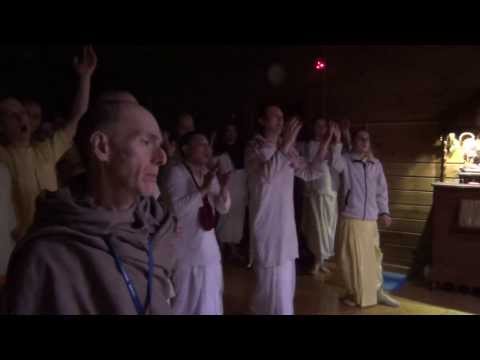 Видео: Мангала-Арати - Ашрам Бхактиведанты, 23.02.2014