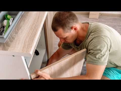 Видео: Влог | Устанавливаем кухонные фасады | Кухня Лион | Hoff
