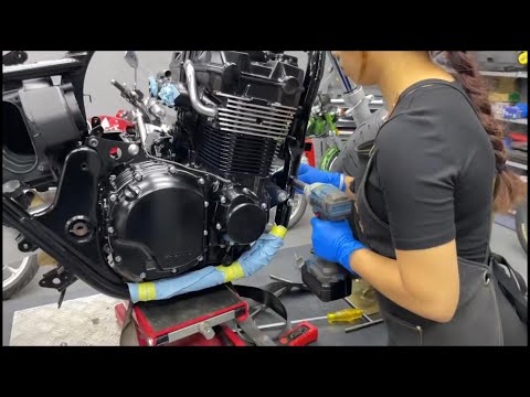 Видео: Она самостоятельно отреставрировала Honda CB1300 1998 года выпуска. Мечта 25-летней девушки вопло...