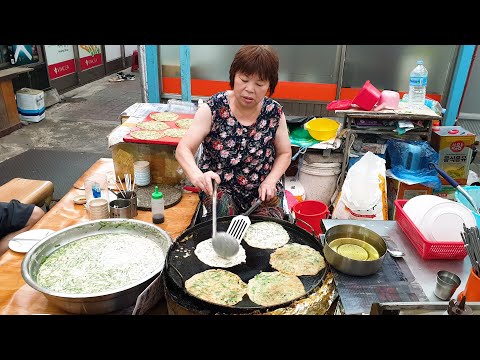 Видео: Удивительные гигантские блюда на железной плите, гигантское ттокпокки от шефа-мускула, булочка, крêп
