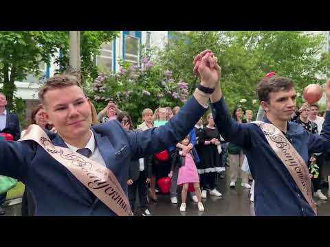 Видео: СЮРПРИЗ ДЛЯ  ВЫПУСКНИКОВ 2023 года. САМЫЙ ЭФФЕКТНЫЙ ВЫНОС ШАРИКОВ.