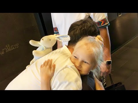 Видео: ВЛОГ Встретились с другом !!! Едем в Торговый Центр Сиам Парагон