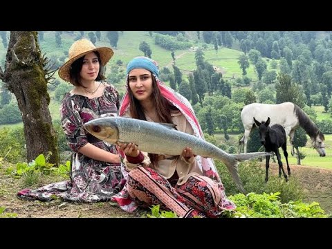 Видео: Повседневная жизнь в деревне: приготовление большой рыбы в горной деревне