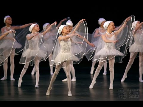 Видео: «Белый снег» ,ансамбль «После уроков». "White Snow", ensemble "After the lessons".