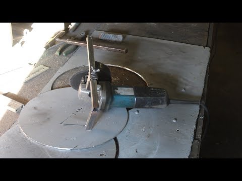 Видео: Как вырезать круглое отверстие в металле болгаркой.How to cut a round hole in metal grinder