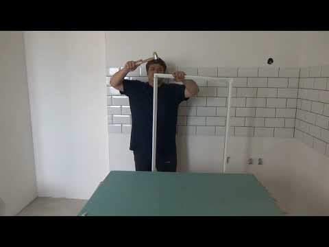 Видео: Собираем сетку которая ставится в световой проем окна.