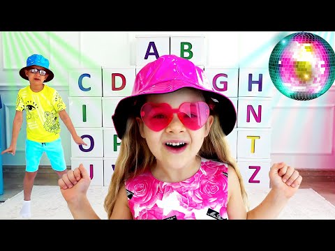 Видео: Диана и Рома весело учат Английский алфавит