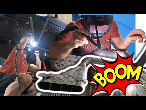 Видео: Боковой выход турбонагнетателя, даунпайп | Ford Sierra Coupe Turbo — сборка гусеничного оружия | ...