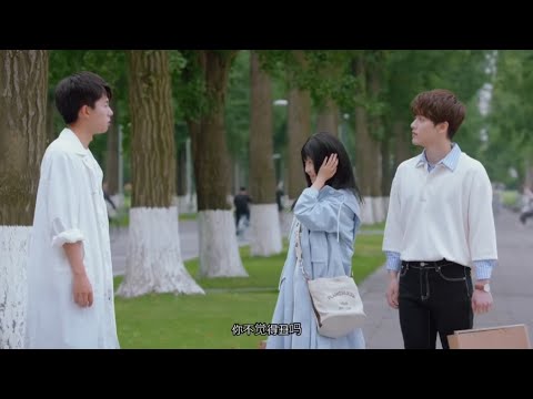 Видео: Героиня встречается с красивым парнем. Главный мужчина стал ревновать, дразня наряд героини.