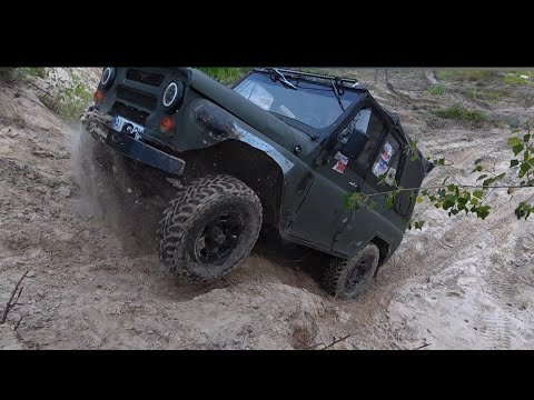 Видео: УАЗ , нива , чероки,  баги - опасный спуск и красивый ракурс с мотоцикла .