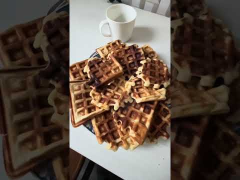 Видео: Кефир+ мука = Гора вкуснятина 😋. Век живи-век учись. Самый простой рецептСметанник. Бельгийскиевафли
