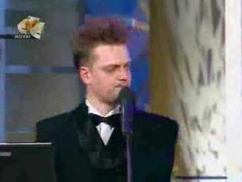 Видео: Гуревич поёт на радость людям