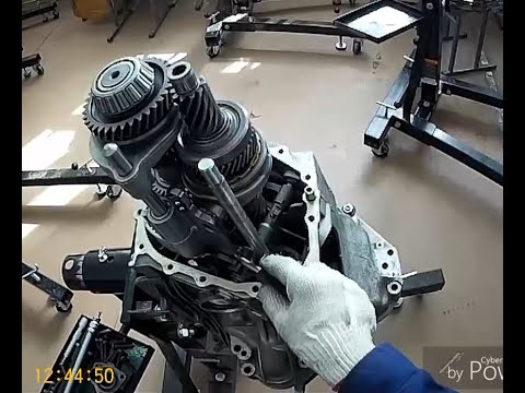 Видео: Коробка передач 4 ступенчатая автомобиля Ауди 80 2 8L  HD
