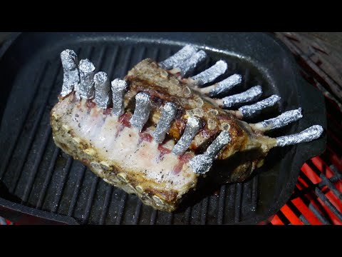 Видео: КАРЕ ЯГНЕНКА НА ГРИЛЬ-СКОВОРОДЕ