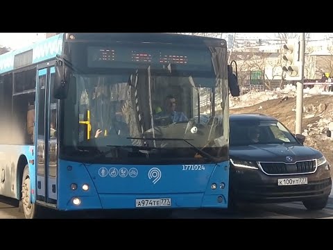 Видео: МАЗы 203.69, Нефазы 5299-40-52 и ЛиАЗ 6213.65 на улице Островитянова
