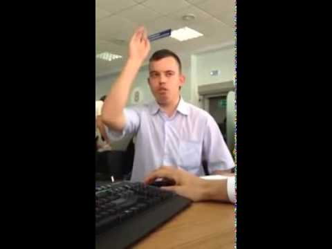 Видео: Дурачок пришел в банк взять кредит