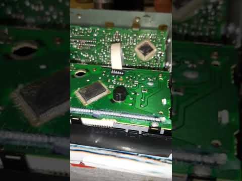 Видео: Mitsubishi Space Star ремонт экрана бортового компьютера