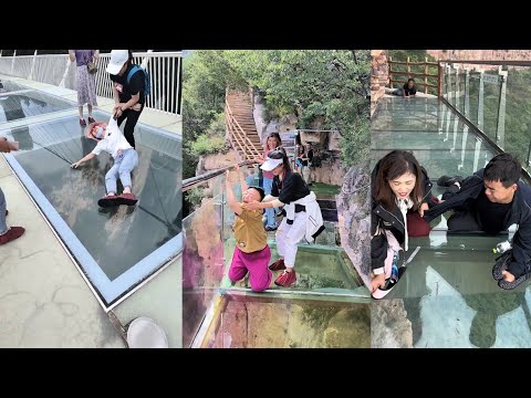 Видео: Люди боятся переходить стеклянный мост | Эффект трещины на стеклянном мосту | Стеклянный мост, см