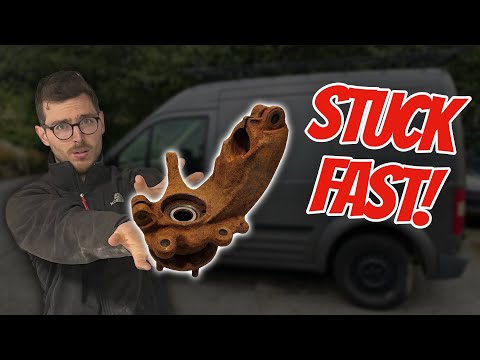 Видео: Целый день потерян на борьбу с ржавым кулаком (Transit Connect Mk1)