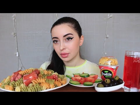 Видео: МАМИН ПЕРВЫЙ БИЗНЕС / МАКАРОНЫ С СОСИСКАМИ / МУКБАНК / asmr Ayka Emilly