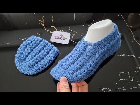 Видео: Как связать женские тапочки крючком / Учимся вязать носки крючком