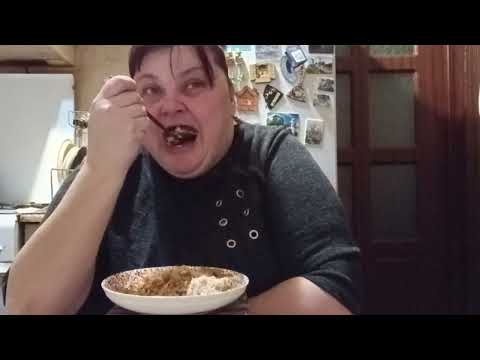 Видео: ем рисовую кашку