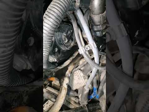 Видео: Skoda Octavia Tour: Трясёт и троит движок. Решение проблемы за +-час