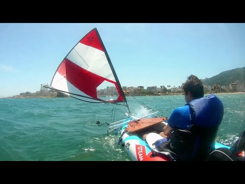 Видео: Гонка с ветром! 🌊 Каяк с парусом на волнах Средиземного моря 🚀 Скорость, ветер, драйв.