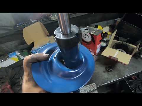 Видео: Замена передней стойки Рено Сценик2 (Renault Scenik2)