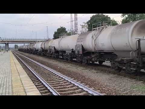 Видео: BDZ Cargo 46 026 & 46 041 начело на ДТВ 30624 заминава от гара Владимир Павлов