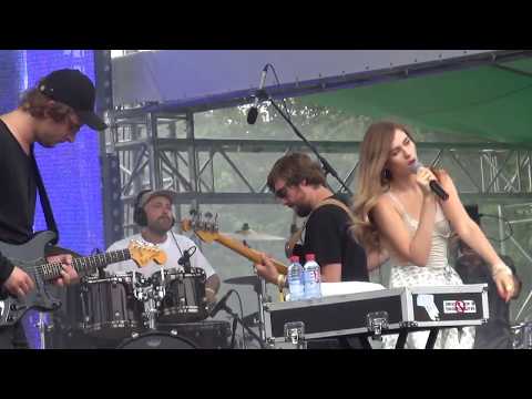Видео: Луна - Лютики (live @ Пикник Афиши 2017)