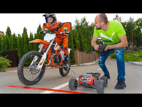 Видео: Игрушечная VS КТМ!!!Кто приедет ПЕРВЫМ???Toy car VS KTM !!! Who will come FIRST ???