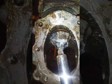 Видео: МТЗ 82. Передний мост. Снятие горизонтального вала( полуось).