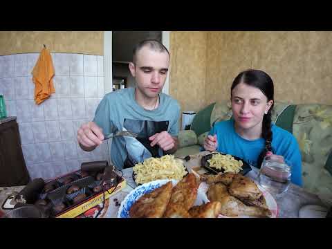 Видео: МУКБАНГ С ВАРЕЙ / МАКАРОНЫ / КУРИЦА ЖАРЕНАЯ / ЧЕБУРЕКИ / МОСКВА / EATING Mukbang ASMR АСМР 먹방