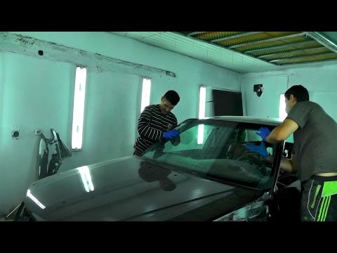 Видео: Как вклеить лобовое стекло.Как сделать праймер самому
