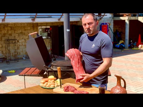 Видео: Запеченное мясо в духовке.