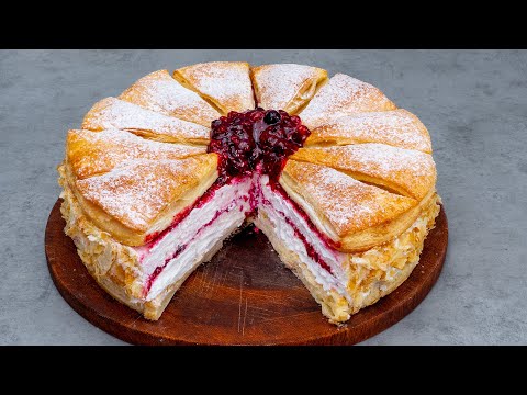 Видео: Праздничный торт из 5-ти ингредиентов! Простой рецепт из слоеного теста с ягодами
