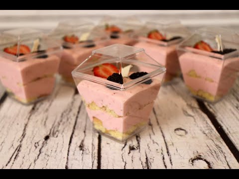 Видео: Клубничный ТРАЙФЛ - простой рецепт / Безумно-вкусный клубничный крем