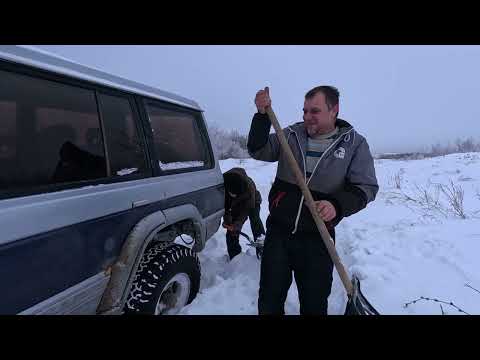 Видео: Вдвоём буксовать веселее. Hyundai Galloper и Suzuki Jimny.
