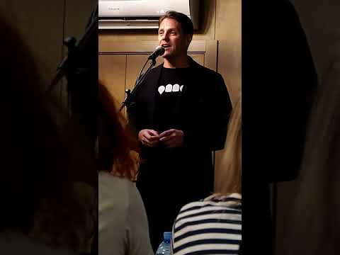 Видео: А я иду шагаю по Москве