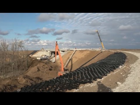 Видео: Двухуровневую транспортную развязку достраивают в ЗКО