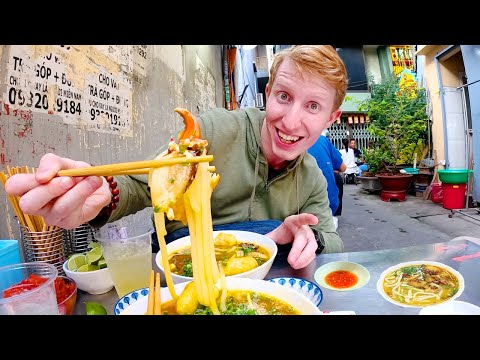 Видео: Челлендж уличной еды за 15 долларов в Сайгоне 🇻🇳