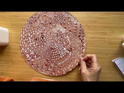 Видео: Праздник Inktober Tangles 2025, день 1, от Zentangle Inc.